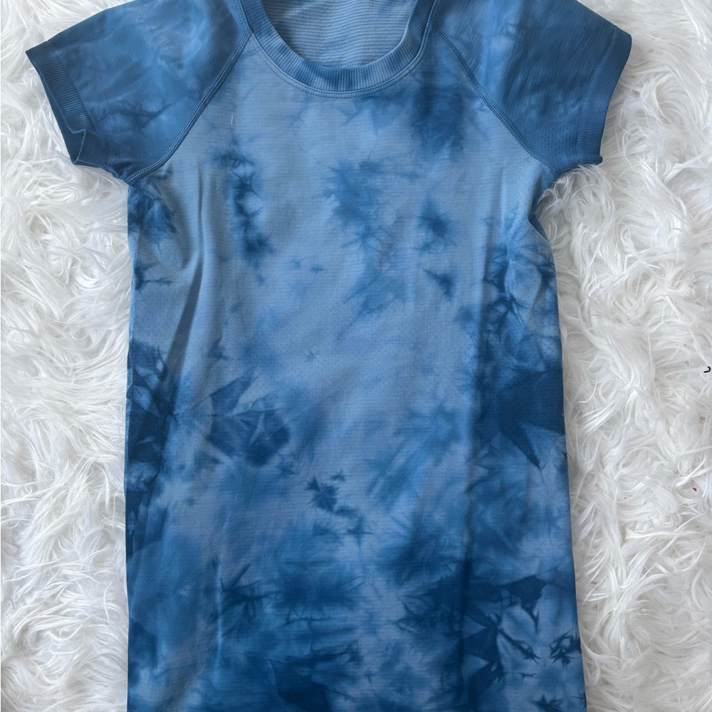 Lululemon Tie Die Blue swiftly tech 2.0, size 2